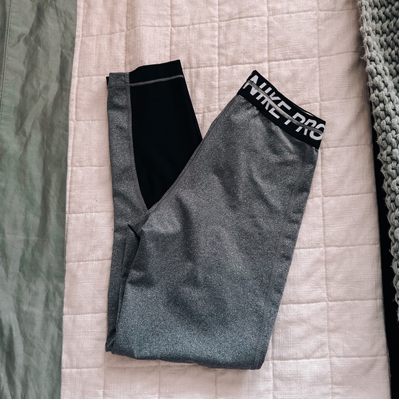 Nike Pants - nike pro cropped leggings